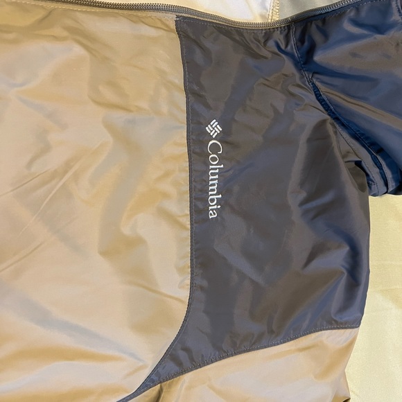 Columbia Windbreaker with Concealable hood from the line of Packable Jackets - Picture 5 of 8